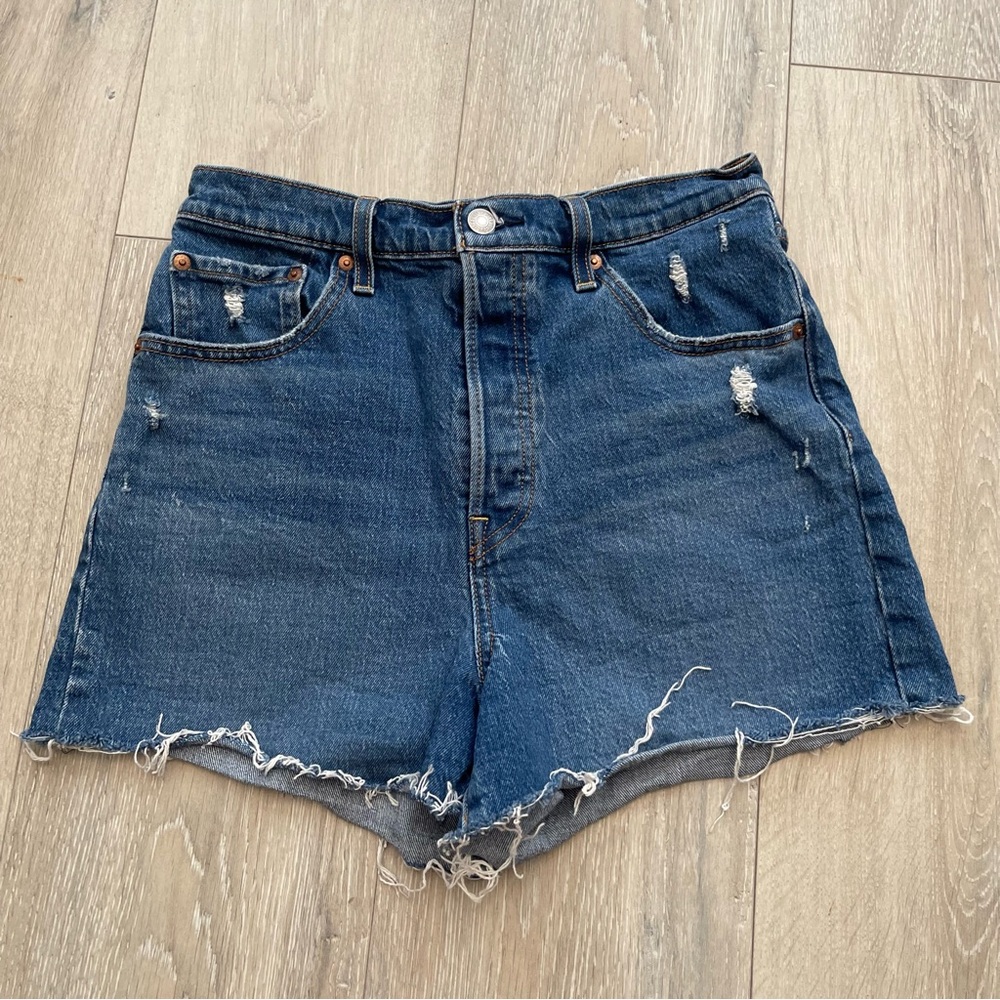 Levi's Ribcage Shorts size 29